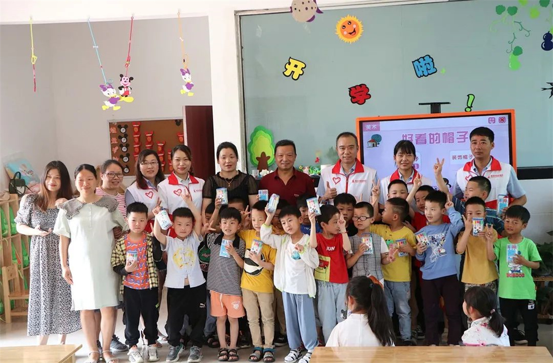 歡慶六一兒童節！湖北新明珠走進蘭溪鎮幼兒園獻愛心送溫暖