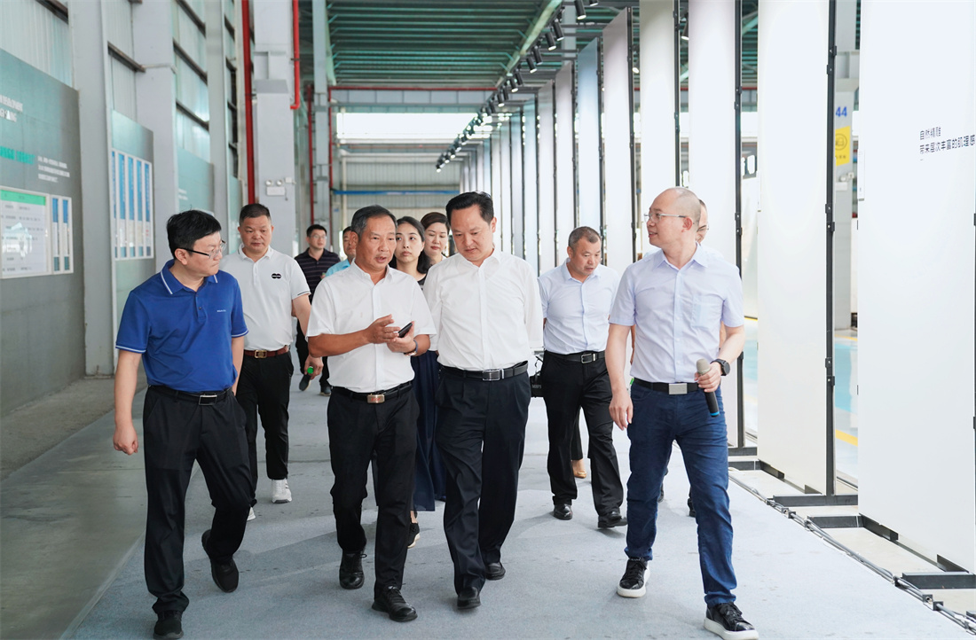 高安市委書記鄭紹一行蒞臨新明珠集團考察指導