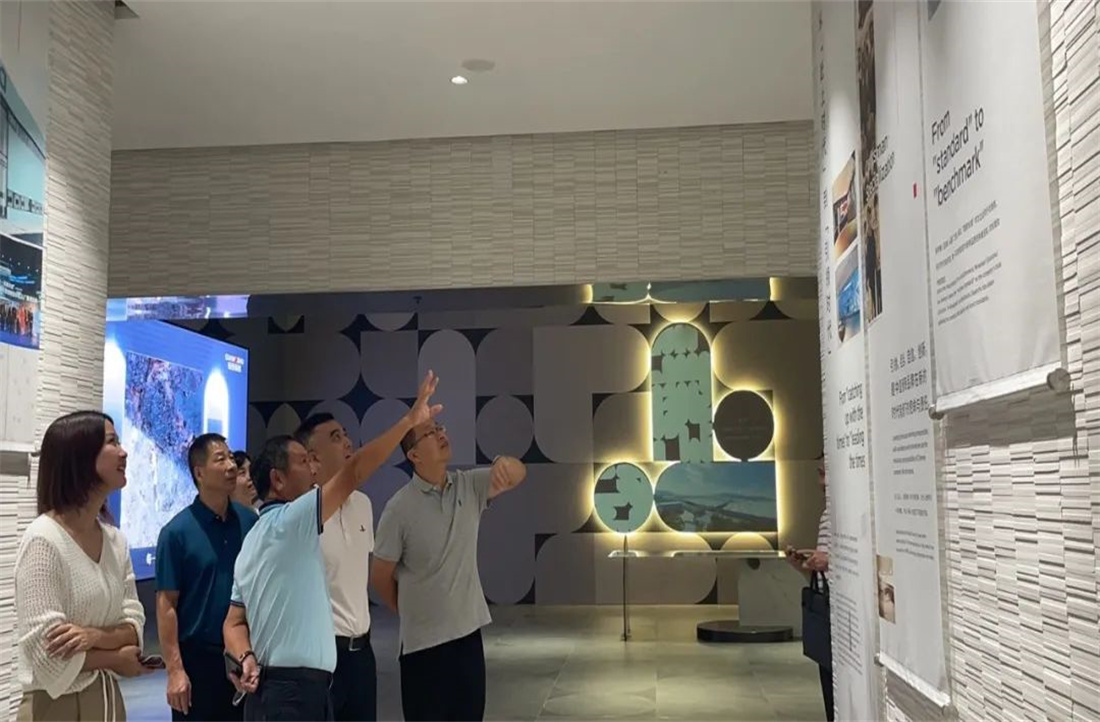 禪城區副區長向百名一行蒞臨新明珠集團進行暖企調研